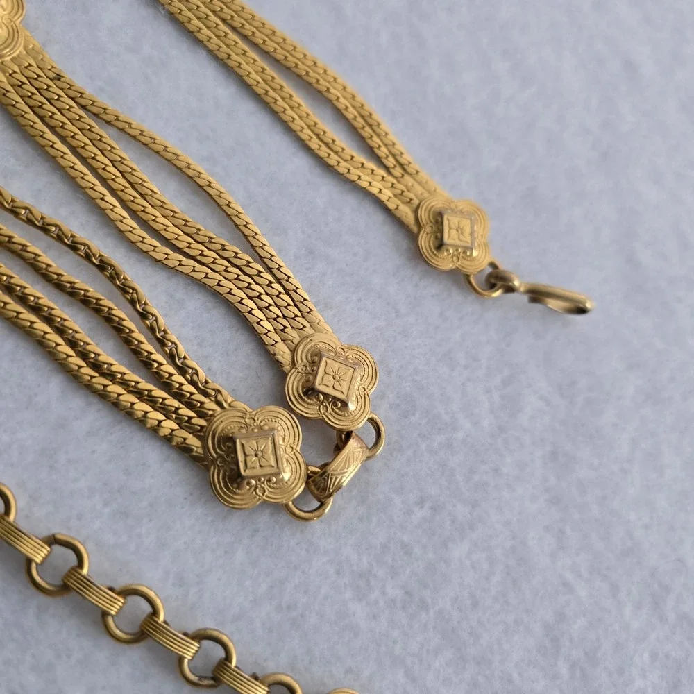 Vintage Gold Tone Multi Strand Herringbone Chain Belt Tassel Quatrefoil